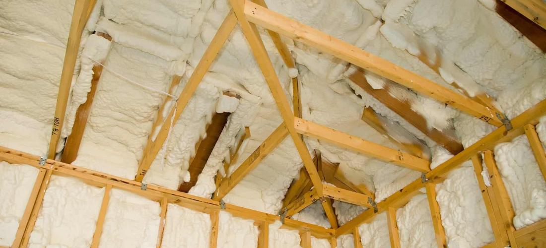 4 sposoby na ocieplenie dachu / ocieplenie pianką poliuretanową