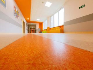 wykładzina na korytarz szkolny / podłogi obiektowe dywanowe wrocław