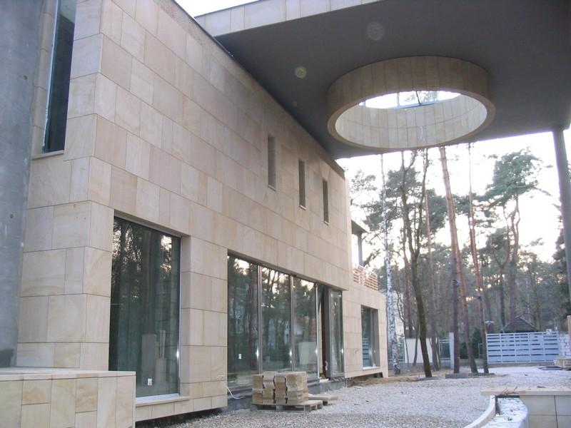 Elewacja z piaskowca fasada budynku wyłożona piaskowcem elewacyjnym / Wrocław House