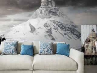 Fototapeta do salonu przedstawiająca górką świątynię zimową porą