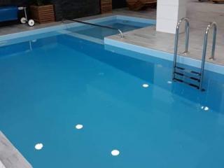 zdjęcie gotowego basenu zrobione smartfonem
