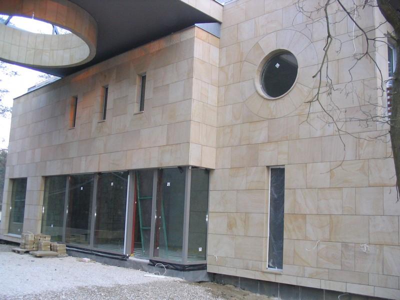 Elewacja z piaskowca fasada budynku wyłożona piaskowcem elewacyjnym / Wrocław House