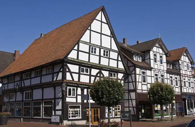 Niemiecki styl fasady domu będzie odzwierciedlał ekonomię, racjonalne poglądy właściciela / Wrocław House