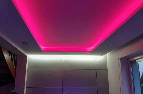 Sufity LED dodają nowoczesnego i eleganckiego wyglądu do przestrzeni na poddaszu