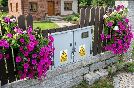 Wykonanie przyłącza elektroenergetycznego jest jednym z etapów uzbrojenia działki budowlanej